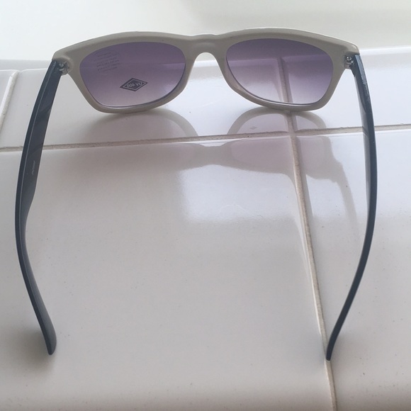 Red black and white cheetah print sunglasses - Picture 4 of 5